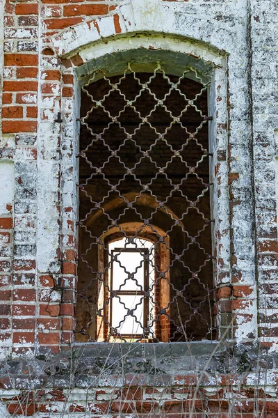 Старе Вікно Покинутого Храму — стокове фото