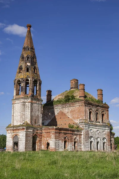 Uma Igreja Rural Abandonada Aldeia Mitino Província Kostroma Rússia Ano — Fotografia de Stock