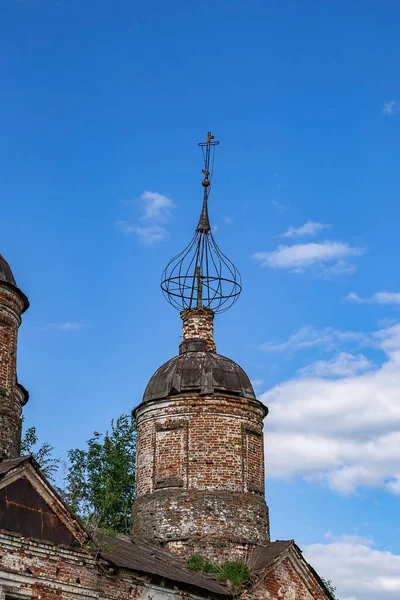 Cúpulas Destruídas Templo Abandonado Aldeia Ostrov Província Kostroma Rússia Ano — Fotografia de Stock