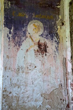 Terk edilmiş bir kilisenin duvarındaki, Rusya 'nın Kostroma eyaletindeki Nikitskoye köyünün İncil' den örnekler. İnşaat yılı 1789. Şu anda tapınak terk edilmiş durumda..