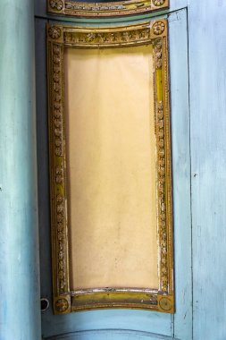 Rusya 'nın Kostroma ilindeki eski bir kilisenin iç mimarisi. İnşaat yılı 1791. Şu anda tapınak terk edilmiş durumda..