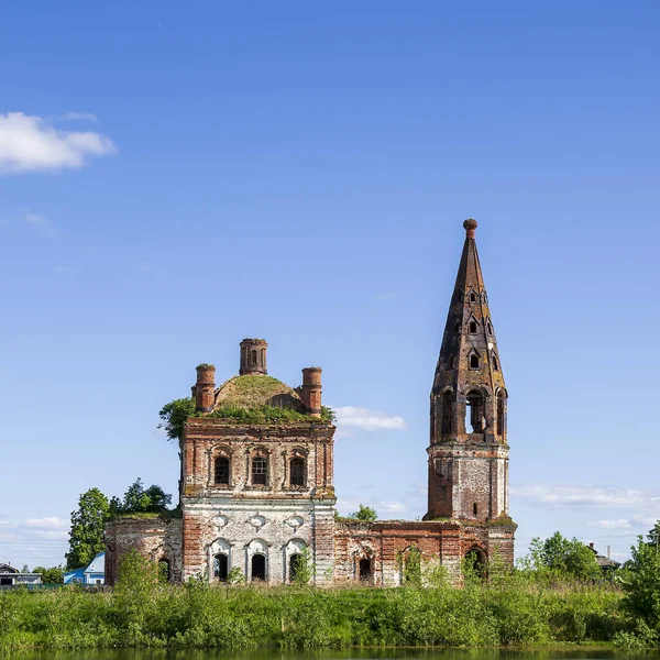 Una Iglesia Rural Abandonada Pueblo Mitino Provincia Kostroma Rusia Año —  Fotos de Stock