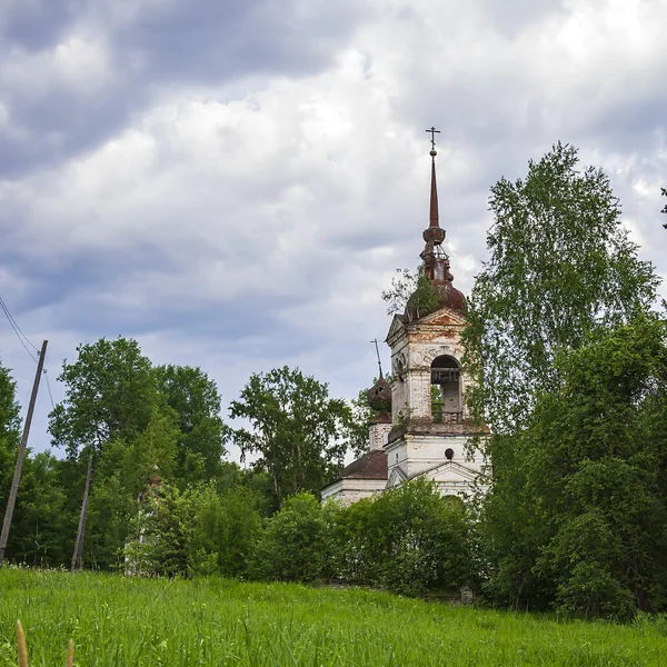 Paesaggio Una Chiesa Ortodossa Distrutta Villaggio Fedorovo Provincia Kostroma Russia — Foto Stock