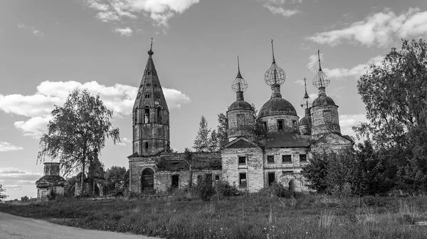 Egy Régi Elhagyatott Ortodox Templom Osztrov Falu Kosztroma Tartomány Oroszország — Stock Fotó