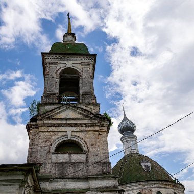 Eski Ortodoks çan kulesi, Rusya 'nın Kostroma eyaletindeki Spas-Buraki köyü. İnşaat yılı 1777-1805..