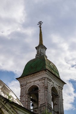 Eski Ortodoks çan kulesi, Rusya 'nın Kostroma eyaletindeki Spas-Buraki köyü. İnşaat yılı 1777-1805..