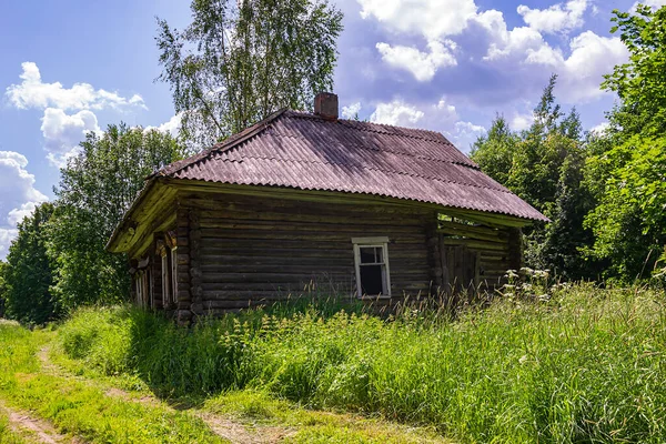 Dřevěné Domy Opuštěné Vesnici Kostroma Region Rusko — Stock fotografie