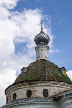 Ortodoks kilisesinin kubbesi, Rusya 'nın Kostroma eyaletindeki Spas-Buraki köyü. İnşaat yılı 1777-1805..