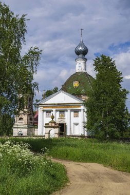 Kırsal Ortodoks kilisesi, Rusya 'nın Kostroma ilindeki Spas-Buraki köyü. İnşaat yılı 1777-1805..