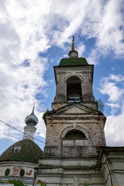 Eski Ortodoks çan kulesi, Rusya 'nın Kostroma eyaletindeki Spas-Buraki köyü. İnşaat yılı 1777-1805..