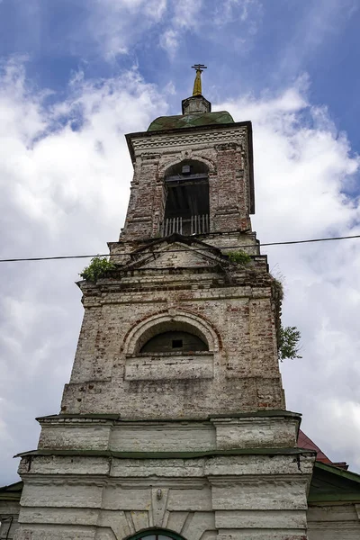 Eski Ortodoks çan kulesi, Rusya 'nın Kostroma eyaletindeki Spas-Buraki köyü. İnşaat yılı 1777-1805..