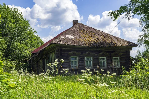 Rusya Nın Kostroma Bölgesinde Terk Edilmiş Bir Köyde Ahşap Evler — Stok fotoğraf