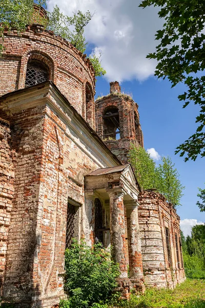 Una Iglesia Ortodoxa Abandonada Pueblo Noskovo Provincia Kostroma Rusia Año —  Fotos de Stock