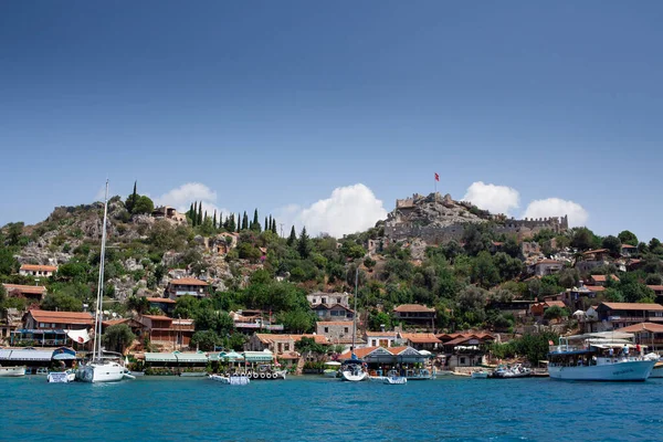 Dağda Şatosu Olan Antik Simena Köyü Tekne Iskelesi Güzel Manzara — Stok fotoğraf