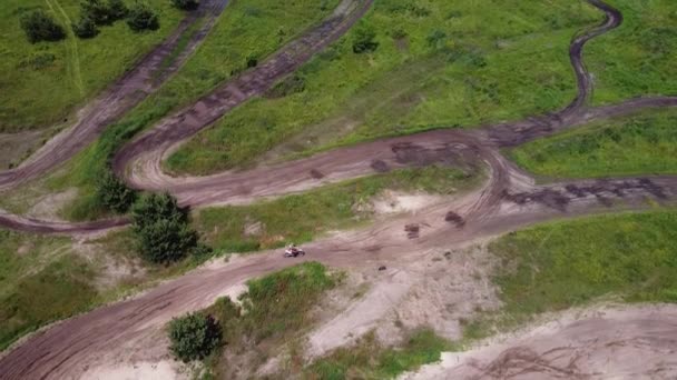 Flygfoto av motorcykel racing spår på fältet. Motocross motorcykel träningsbana. Hyra — Stockvideo