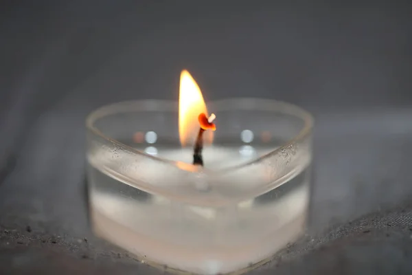 Burning Καρδιά Σχήμα Ρομαντικό Κερί Close Φόντο Σύγχρονη Υψηλής Ποιότητας — Φωτογραφία Αρχείου