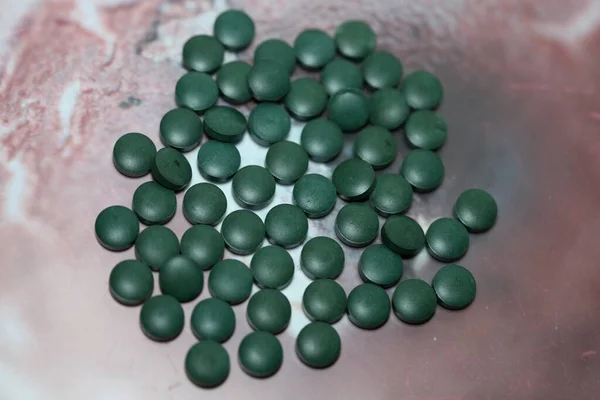 Green Pills Close Medical Spirulina Platensis Espacio Alimentos Moderno Impresión — Foto de Stock
