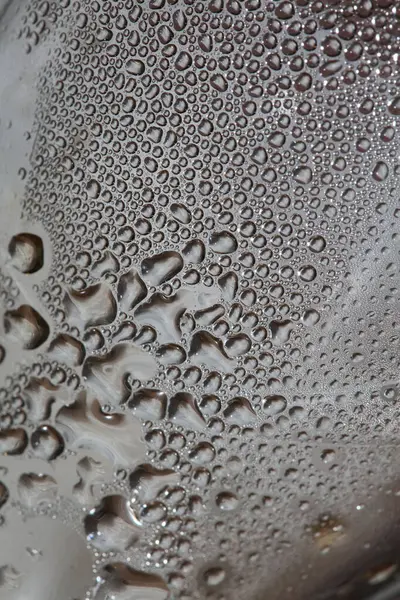 Gotas Agua Botella Transparente Cerca Fondo Moderno Impresión Alta Calidad — Foto de Stock