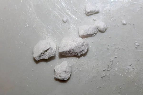 Pedras Cocaína Droga Fundo Branco Close Moderno Impressão Alta Qualidade — Fotografia de Stock