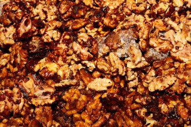 Karamelli fındıklar arka plandaki makro modern yüksek kaliteli baskıyı kapatır