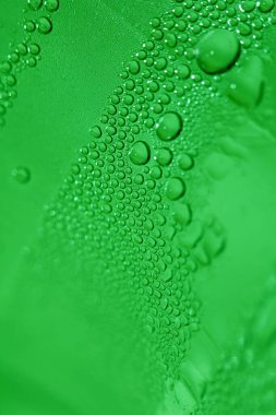 Cam yüzey kenarındaki su damlacıklarının makro atışları Sıvı damlaları yakın çekim modern arka plan kalıpları yüksek kaliteli baskılar