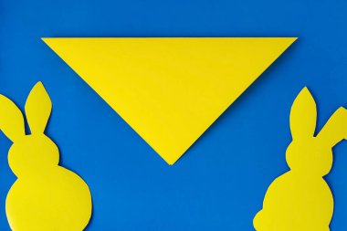 Evde nasıl tavşan yapılırmış. Paskalya için el işi. Adım adım talimat veriyorum. Adım 2. Renkli kağıt al. Kendi ellerinle yarattığın basit bir fikir. DIY Çocuk Sanat Projesi.