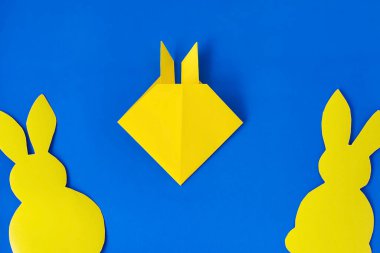 Evde nasıl tavşan yapılırmış. Paskalya için el işi. Adım adım talimat veriyorum. Altıncı adım. Renkli kağıt al. Kendi ellerinle yarattığın basit bir fikir. DIY Çocuk Sanat Projesi.