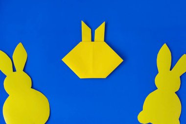 Evde nasıl tavşan yapılırmış. Paskalya için el işi. Adım adım talimat veriyorum. Yedinci adım. Renkli kağıt al. Kendi ellerinle yarattığın basit bir fikir. DIY Çocuk Sanat Projesi.