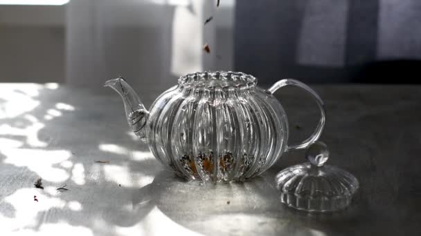 Fragrant Tea Poured Glass Teapot Table — Stock Video