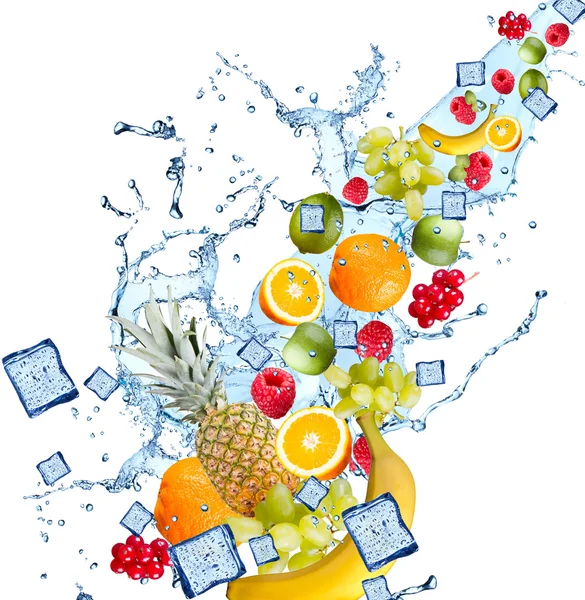 Misture frutas que caem na água — Fotografia de Stock