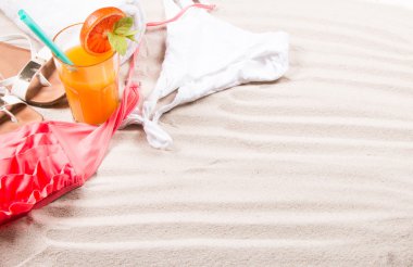 Yaz konsepti, parmak arası terlik, yaz sahilde yaz aksesuarları