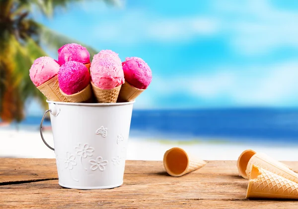 Palas Helado Cono Dulce Con Fondo Playa —  Fotos de Stock