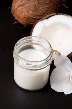 Hindistan cevizi yağı siyah