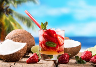 Yaz içki, çilek mojito