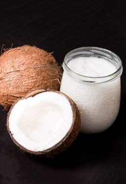 Hindistan cevizi yağı siyah