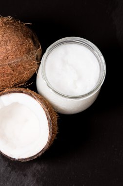 Hindistan cevizi yağı siyah