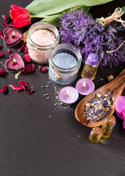 Wellness Massage Lavendelprodukt Auf Holzgrund — Stockfoto