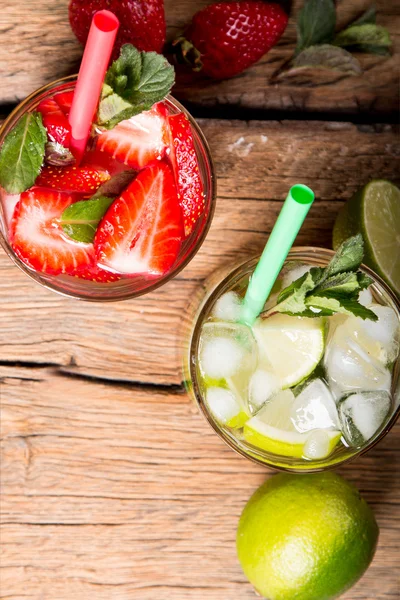 Bebida fresca de mojito y fruta —  Fotos de Stock