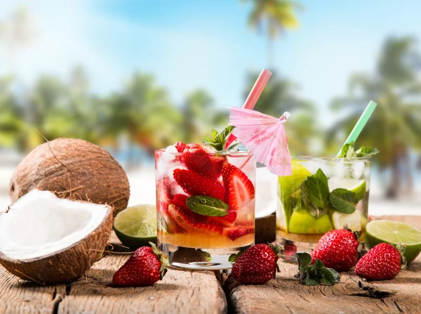 Bebida de verano, mojito de fresa —  Fotos de Stock