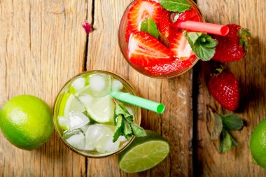 Mojito içki ahşap üzerine