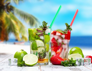 Taze mojito içecek ve meyve