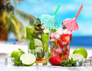 Taze mojito içecek ve meyve