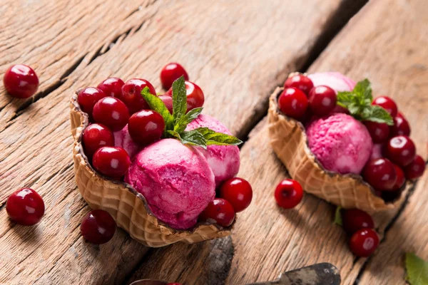 Sour cherry sundae — Stock Photo, Image