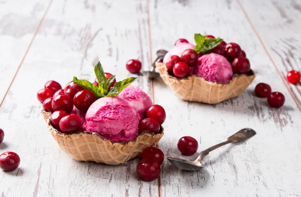 Sour cherry sundae — Stock Photo, Image