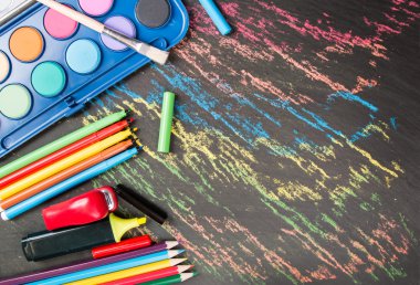 Okul malzemeleri siyah