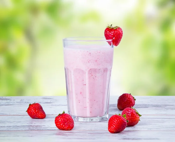 Batido de leche —  Fotos de Stock