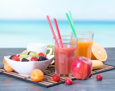taze sıkılmış meyve suları