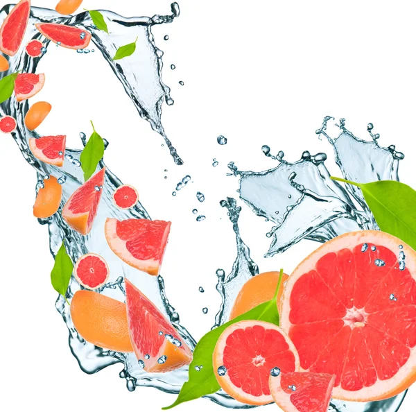 Fresh grapefruit in water — Stock Photo, Image