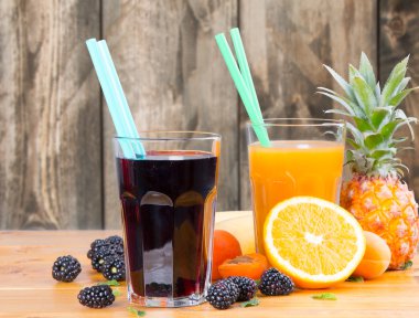 taze sıkılmış meyve suları