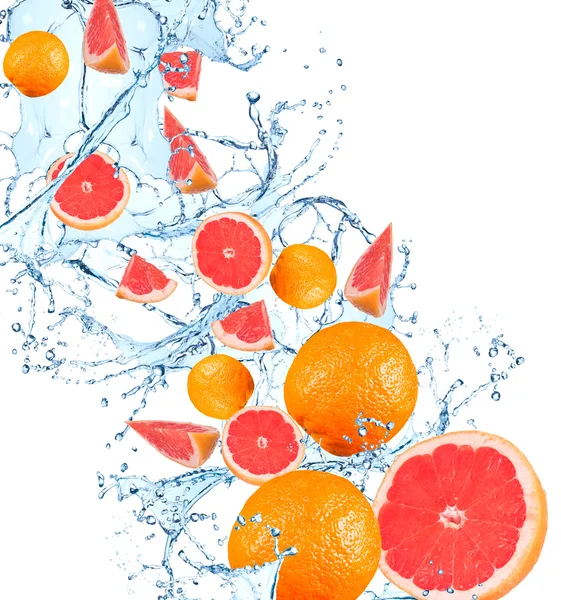 Fresh grapefruit in water — Stock Photo, Image
